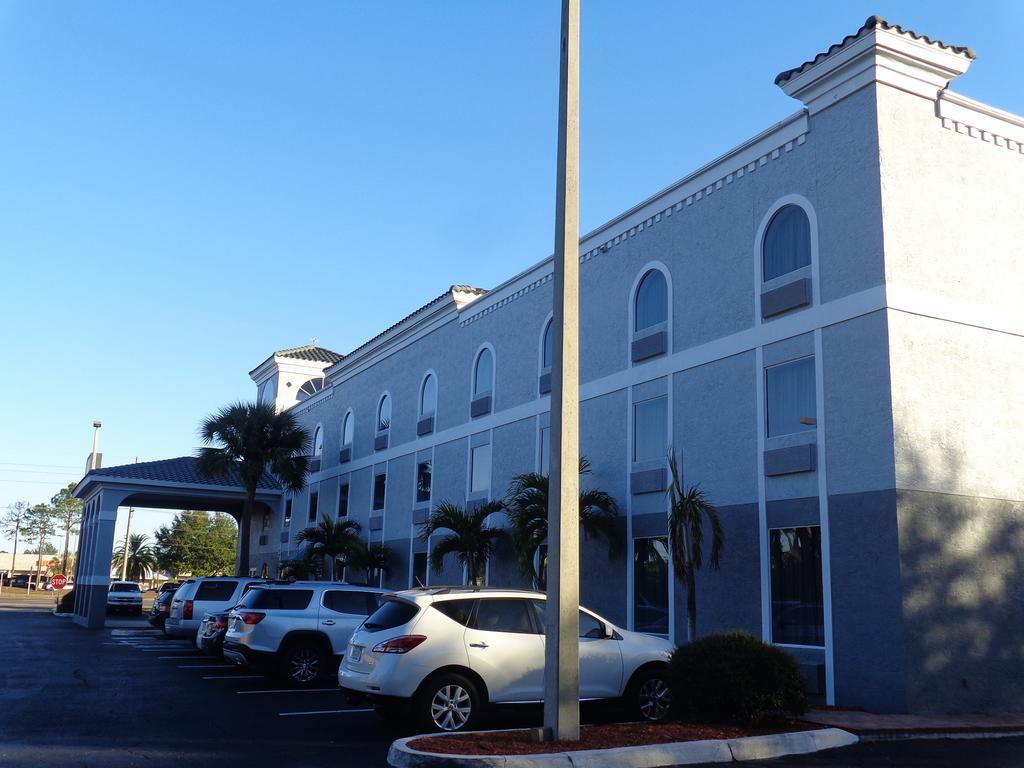 Ruskin Inn Tampa-Sun City Center Exterior photo